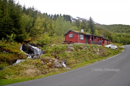 Eidsdal nahe dem Geirangerfjord - Hütte zum Übernachten mit eigenem Wasserfall