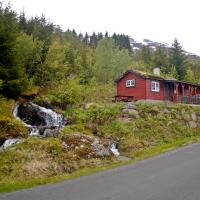 Eidsdal nahe dem Geirangerfjord - Hütte zum Übernachten mit eigenem Wasserfall